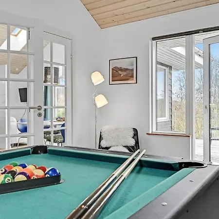5 Bedroom Awesome In *