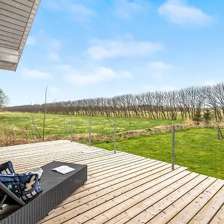 5 Bedroom Awesome In *
