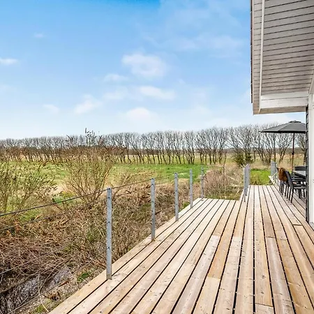 5 Bedroom Awesome In *